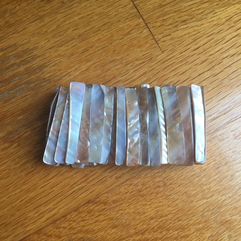 Shell Bracelet - Picture 2 of 3